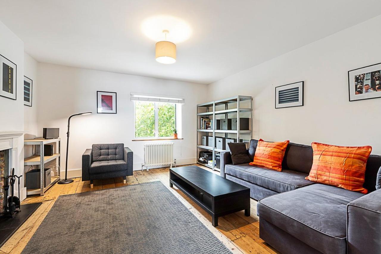 Stylish Chiswick With A Private Terrace Londra